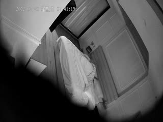 2022-3-20最新流出酒店摄像头偷拍两个小姐和嫖客的不道德性交易大奶妹貌似收了800块一会就完事真好赚