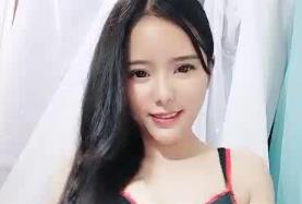 巨乳長發妹全裸椅子自慰！道具狂插濕穴 蜜桃臀顫抖高潮實錄